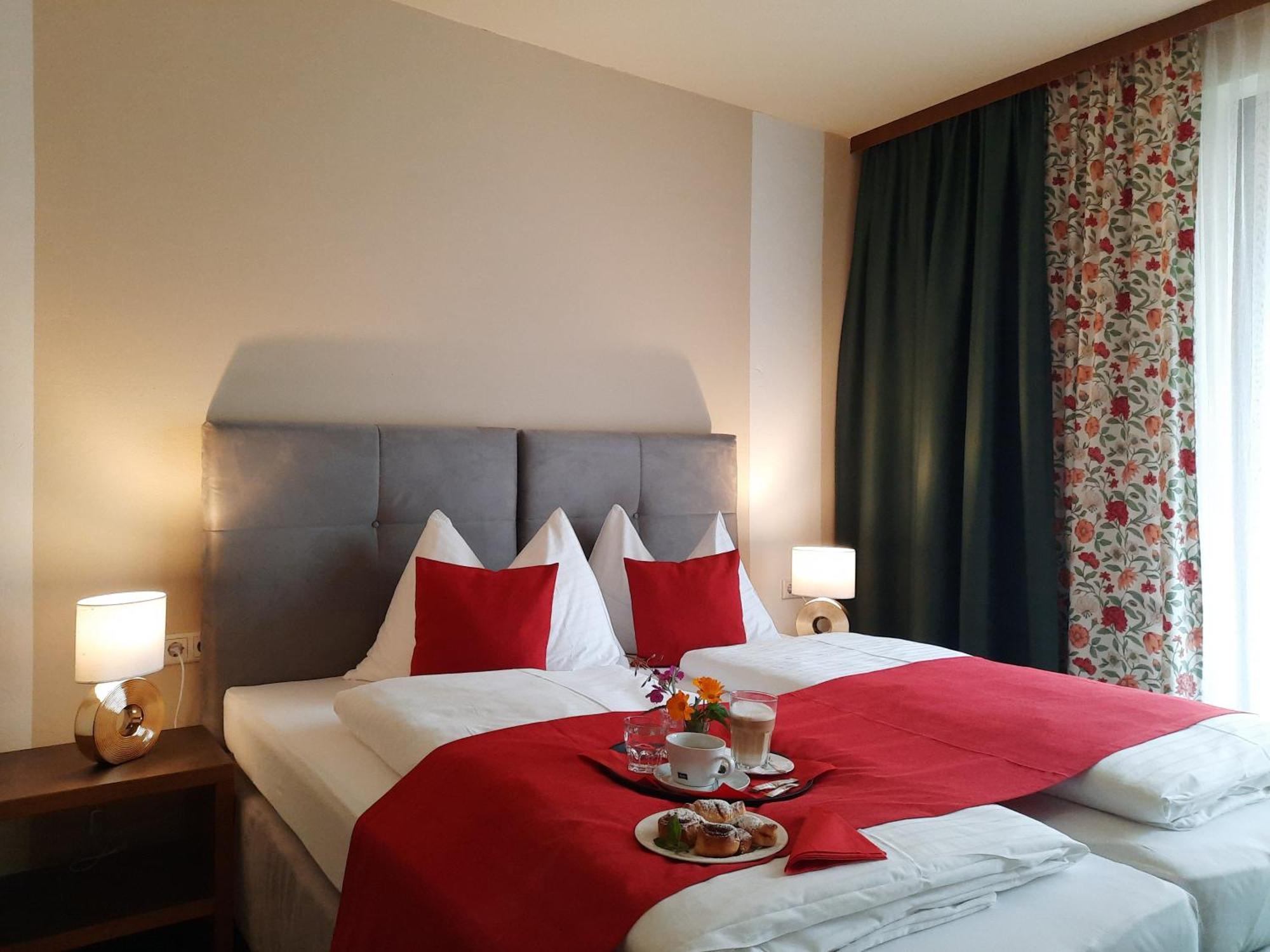 Hotel Bella โอเบอร์เทาเอิร์น ภายนอก รูปภาพ
